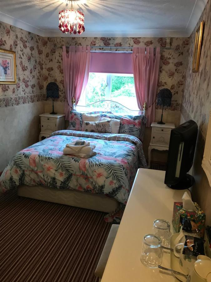 韦斯特伯里 红木旅舍酒店 外观 照片