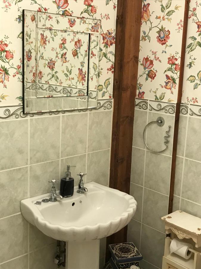 韦斯特伯里 红木旅舍酒店 外观 照片