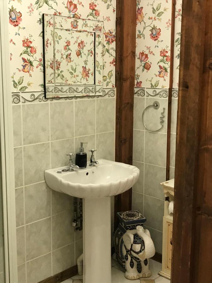 韦斯特伯里 红木旅舍酒店 外观 照片